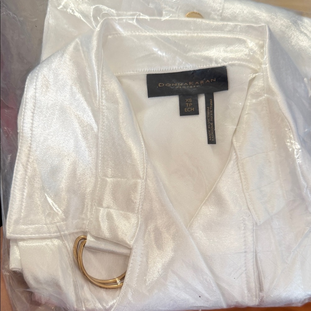 Donna Karan Shimmery White Satin Blazer No belt